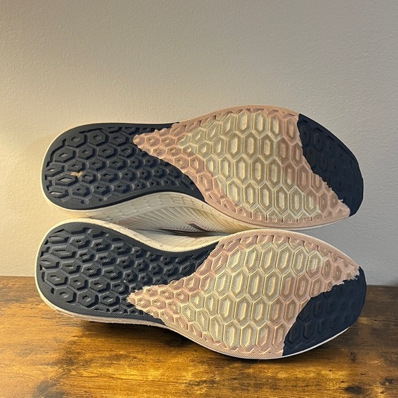 New Balance Women's Fresh Foam Cross Train Size 10.5 - Picture 3 of 7